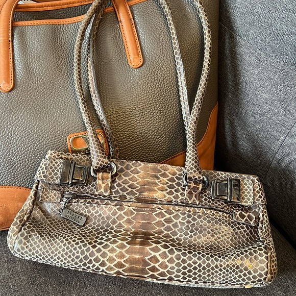 🥂𝐇𝐏🥂Stuart Weitzman Python Mini Baguette Shoulderbag - Picture 13 of 14